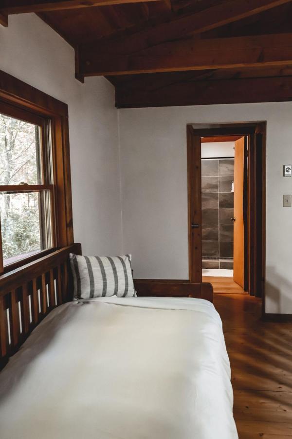 Purlear Creekside Overlook At 36 North Cabin - Fireplace מראה חיצוני תמונה